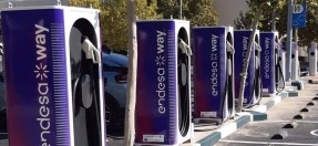 Endesa y Enel X Way desplegarán más de 900 puntos de recarga de vehículos ligeros y pesados con apoyo de la UE