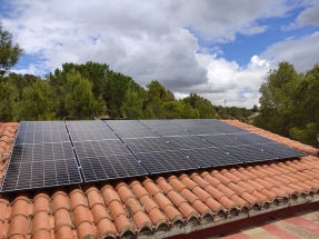 ‘Uno de los nuestros’ se independiza de la red eléctrica con una instalación fotovoltaica aislada