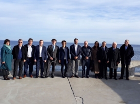 Una delegación institucional de Colombia visita el centro de experimentación de energías marinas de Euskadi