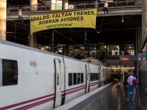 Los billetes de tren son hasta cuatro veces más caros que los de avión en España, según Greenpeace
