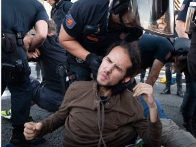 Ecologistas en Acción informa de "decenas de personas heridas" y denuncia "brutalidad" policial