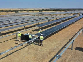 El parque solar Arenales comienza a operar en Cáceres