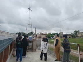 El autoconsumo minieólico ilumina un centro educativo en Buenos Aires