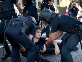 Primeras detenciones en el acto de desobediencia civil convocado hoy por Rebelión por el Clima en Madrid