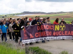 Casi 100 oenegés convocan el sábado una manifestación contra la construcción de un cementerio nuclear en Villar de Cañas