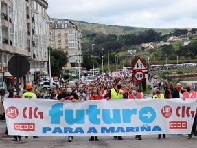 Miles de personas se manifiestan en A Mariña contra los cierres de Vestas y Alcoa