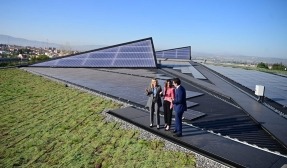 Metro de Granada instala 1.400 placas fotovoltaicas en una nueva cubierta vegetal