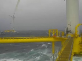 
Espectacular vídeo del parque eólico marino flotante portugués que aguanta olas de 20 metros de altura
