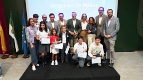 Plasencia es reconocida con el Premio Eolo 2023 por su labor en la integración rural de la eólica