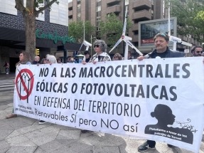 Manifestación en Zaragoza a favor de unas "renovables sin especulación"