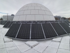 El Planetario de Madrid pinta de blanco su azotea para que sus nuevos paneles solares produzcan más electricidad