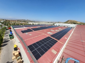 Cubierta Solar instala más de 800 paneles en la nave de producción de Pompadour