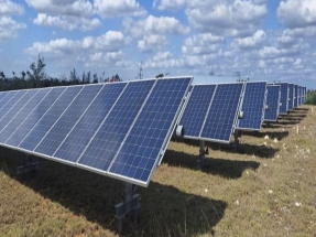 Cuba recurre a la energía solar para paliar su crisis energética
 
