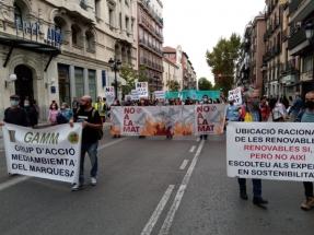 Más de 180 oenegés ciudadanas y rurales se manifiestan en Madrid contra los megaproyectos de renovables