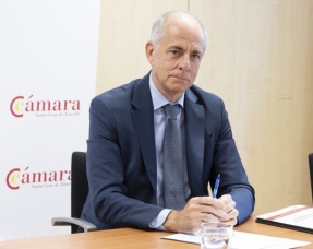 El presidente de la Cámara de Comercio de Tenerife pide más renovables para combatir los apagones en Canarias El presidente de la Cámara de Comercio de Tenerife pide más renovables para combatir los apagones en Canarias