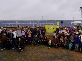 La cooperativa Som Energía inaugura un parque solar que han financiado 1.600 de sus socios