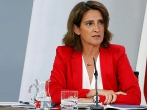 La ministra Ribera pide a las eléctricas más "implicación" con la industria