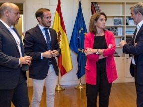 Ribera se compromete a impulsar la integracion de "cada vez más renovables" en Canarias