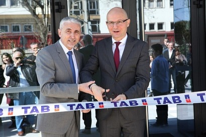 La multinacional TAB inaugura en Barcelona "el almacén de baterías más grande de España"