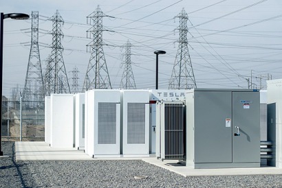 Tesla y Southern California Edison ponen en marcha el mayor proyecto de almacenamiento del mundo con baterias de ion-litio