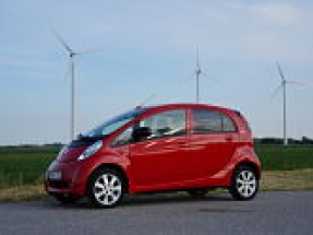 Peugeot introduces new EV brand signature