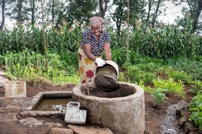 Premio para el biogás que mejora la salud de las mujeres africanas