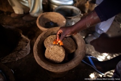 Biogás de desechos humanos para energía y mejoras de saneamiento