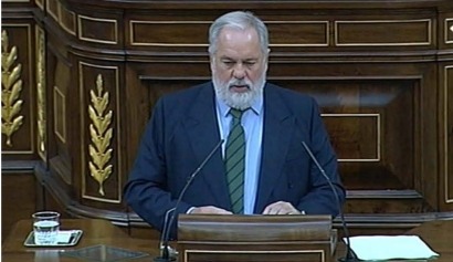 Arias Cañete pide acelerar la aprobación de un marco normativo a favor de la biomasa