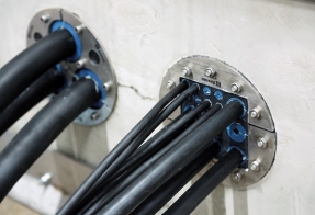 Roxtec presenta un sistema único de gestión de tránsitos de cables y tuberías