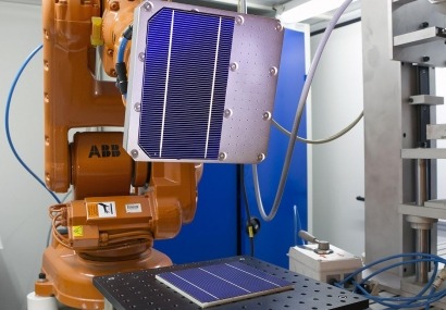 Aimen consigue reparar células solares defectuosas mediante tecnología láser