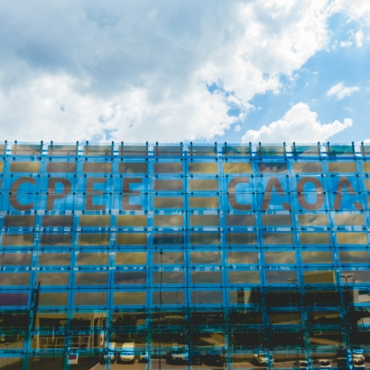 Goiás: Instalan la fachada de vidrio con película fotovoltaica más grande del mundo