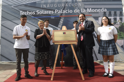 Con el sistema fotovoltaico inaugurado en el Palacio de la Moneda ya son cien los "Techos Solares Públicos"
