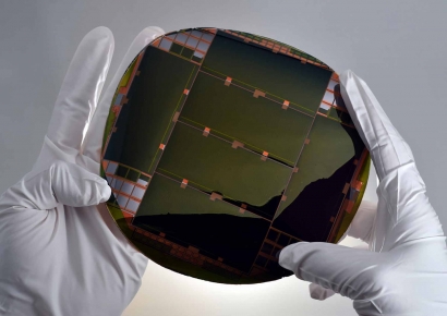 Acuerdo para comercializar células solares de alta eficiencia usadas en satélites espaciales