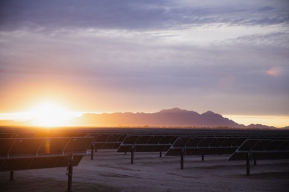Arizona: Para respaldar un centro de datos, Facebook adquiere 450 MW de plantas fotovoltaicas de Salt River Project