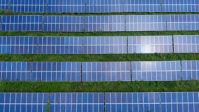 La patronal fotovoltaica pide una revisión al alza de los objetivos del Plan Nacional de Energía y Clima para abaratar el recibo de la luz