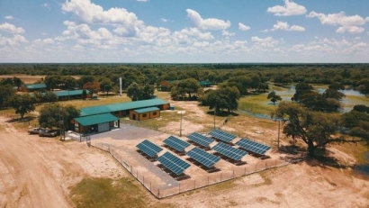 Inauguran una planta fotovoltaica en un apartado cuartel militar