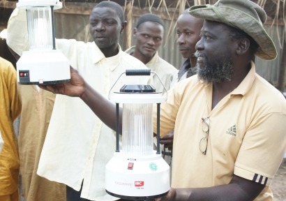 IBC Solar y Kaïto donan lámparas solares a estudiantes de Senegal