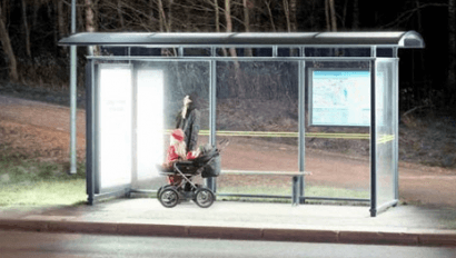 Fototerapia con energía solar en la parada del autobús