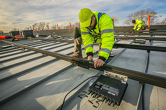 Ocho de cada 10 empresas de Energía y suministros en España no encuentran el talento que necesitan