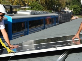 Por primera vez instalan paneles fotovoltaicos en una estación de tren