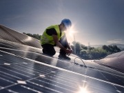 Un fábrica ferroviaria bajo techado fotovoltaico