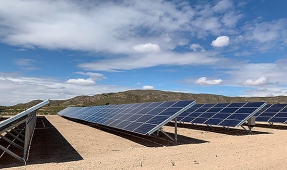Se inaugura la planta fotovoltaica Herrera del Manco, que pertenece a 75 familias murcianas