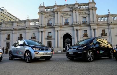 Adjudican vehículos eléctricos para el Presidente y algunos ministros