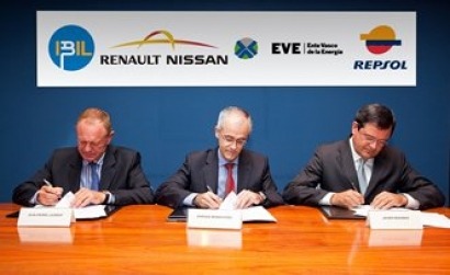 Euskadi firma un acuerdo para empezar a instalar enchufes para vehículos eléctricos en casa