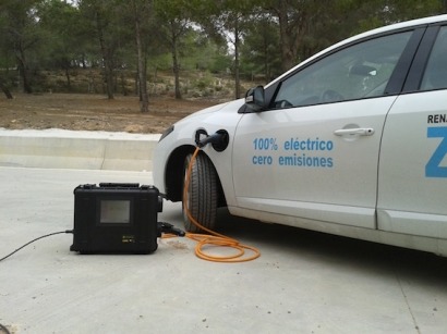El ITE desarrolla un sistema para cargar el vehículo eléctrico desde cualquier enchufe doméstico