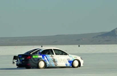 Un Jetta híbrido supera los 300 kilómetros por hora