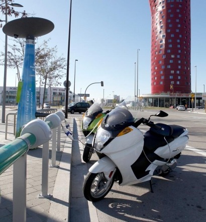 Cumple un año la primera estación de recarga Mobecpoint para motos eléctricas de Barcelona