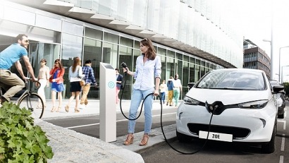 Coches con las baterías cargadas… pero poco