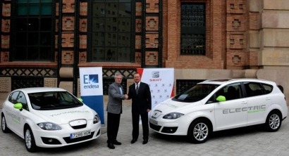 Seat cede dos vehículos eléctricos a Endesa para que los pruebe antes de empezar a fabricarlos en serie