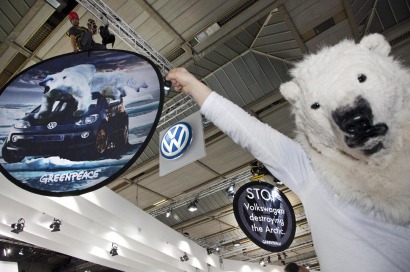 Volkswagen produce "sin vergüenza alguna miles de coches devoradores de combustible"